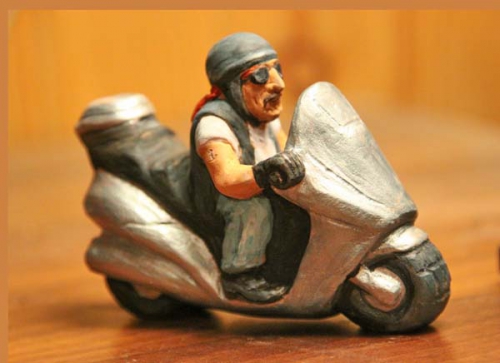 "Мотоциклист" глиняная игрушка