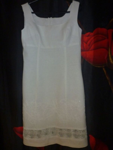 белое хлопковое платье с кружевом, вышивкой