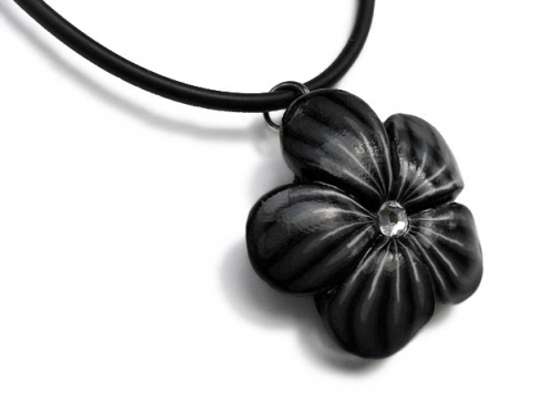Комплект из полимерной глины "Черный Цветок" - кулон, серьги-гвоздики и брелок