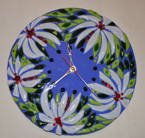 Часы из стекла  по технологии фьюзинг "Хризантемы"