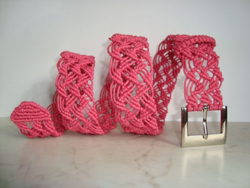 Плетеный розовый ремень "Кружевной  соблазн", макраме