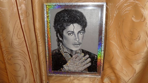 Портрет Майкла Джексона с перчаткой из страз