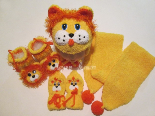 Комплекты для малышей (шапочка, шарф, пинетки, варежки)