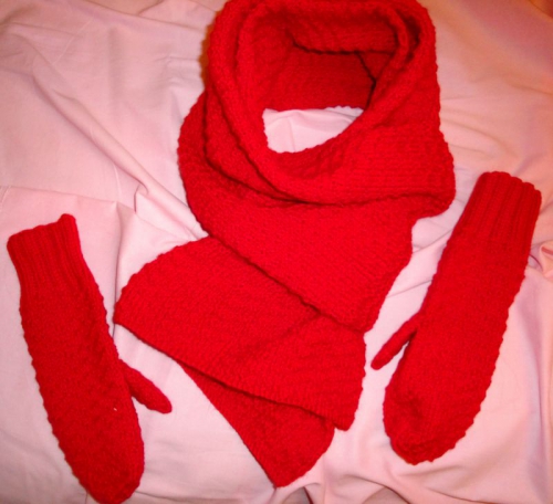 Комплект "Алый" (шарф и варежки)