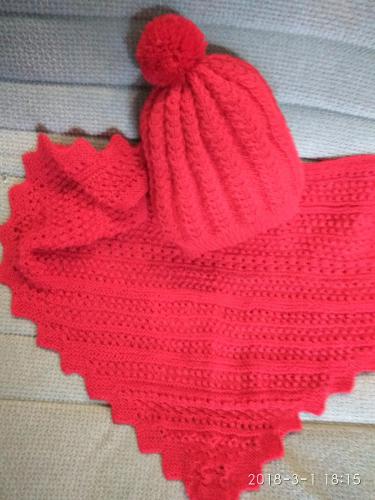 Вязаный шерстяной теплый комплект шапочка с бактусом "Красна девица". Размер 54-56